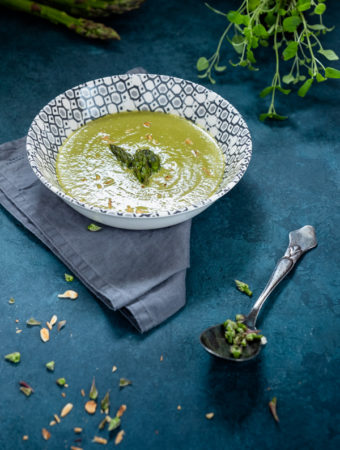 Zupa z zielonych szparagów